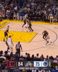 B体育首页-库里把KD晃成&amp;quot;木头人&amp;quot;，2秒完成读心反杀