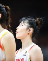 B体育体育报道-“双塔奇兵”打崩对手！中国女篮首战轻取马里