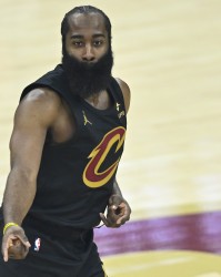 B体育体育报道-泰森：哈登的领导力和求胜欲是超出我预料的 他真的非常想赢