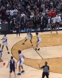 B体育首页-魔术师：康大19分逆转杜克 马林斯超远压哨三分绝杀让我想起库里